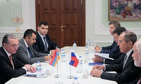 Лавров встретился с армянским коллегой на полях СМИД СНГ Лавров встретился с армянским коллегой на полях СМИД СНГ